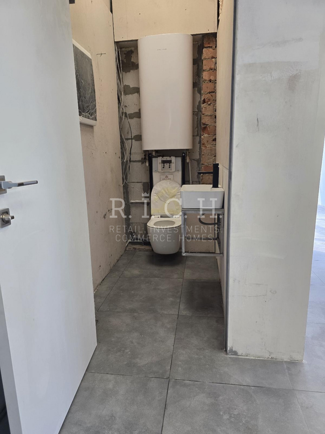 Фото 2: В продаже отдельно стоящее здание