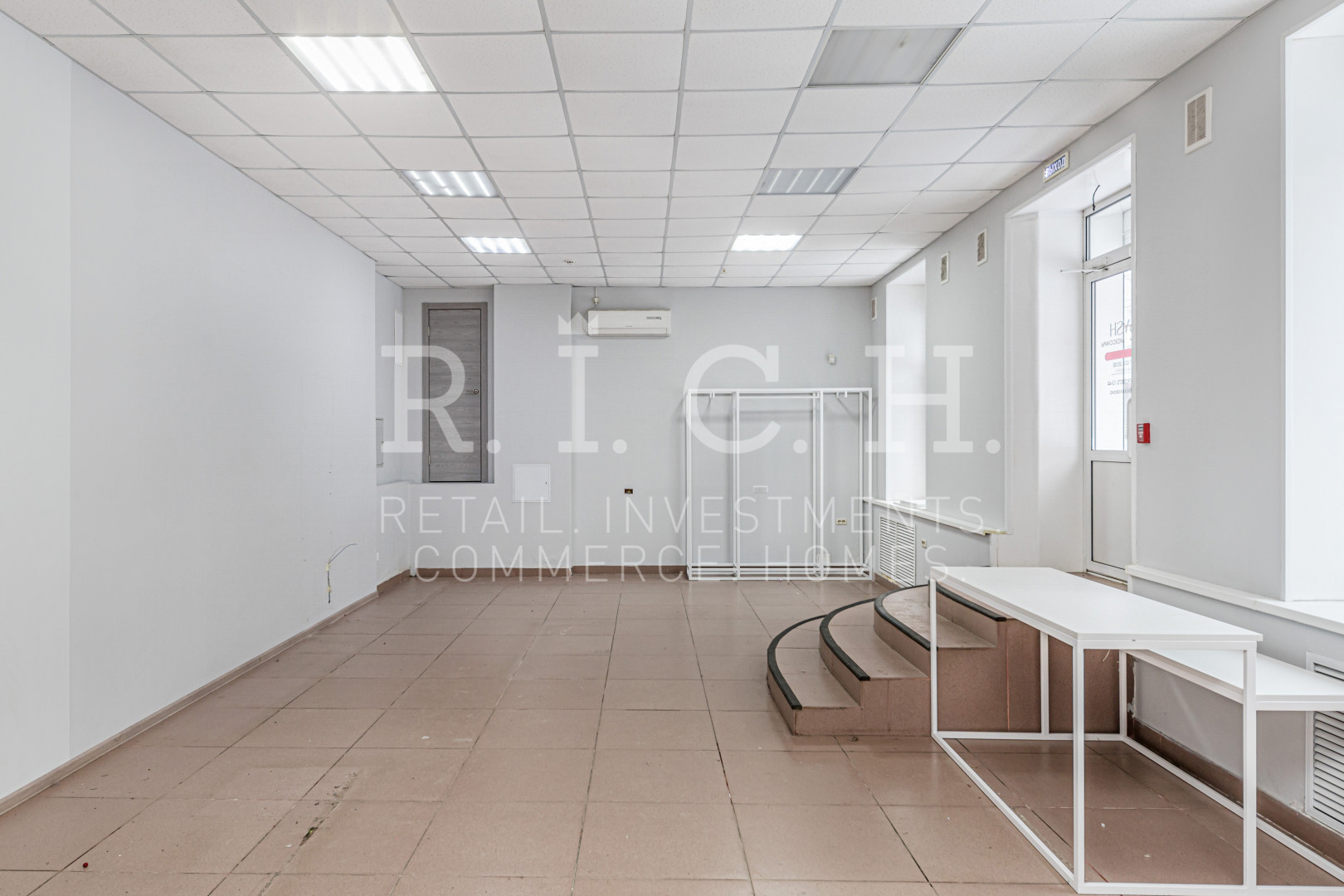 Фото 3: Торговое помещение